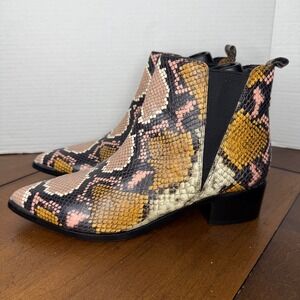 Marc Fisher Size 8 Yale Pointy Toe Chelsea Bootie Leather Snakeskin Pattern EUC